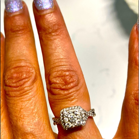 14Karat White Gold 1.00 Total Diamond Weight Round Brilliant Twist Side Accent - Picture 1 of 7